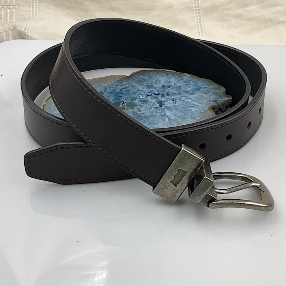 Levi’s Men's Brown & Black Synthetic Leather Belt size 34-36. (Buckle Flips) - Picture 3 of 6